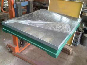 河北铸铁平台在重型机械中的重要性