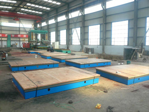 地轨槽铁与配重铁的关系